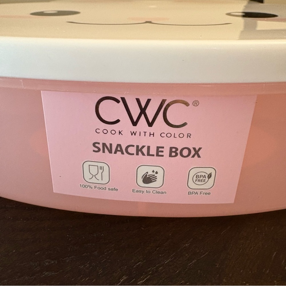 CWC Easter Bunny Snackle Plastic Storage Container Six Sections Snap Closure NWT - Picture 7 of 8